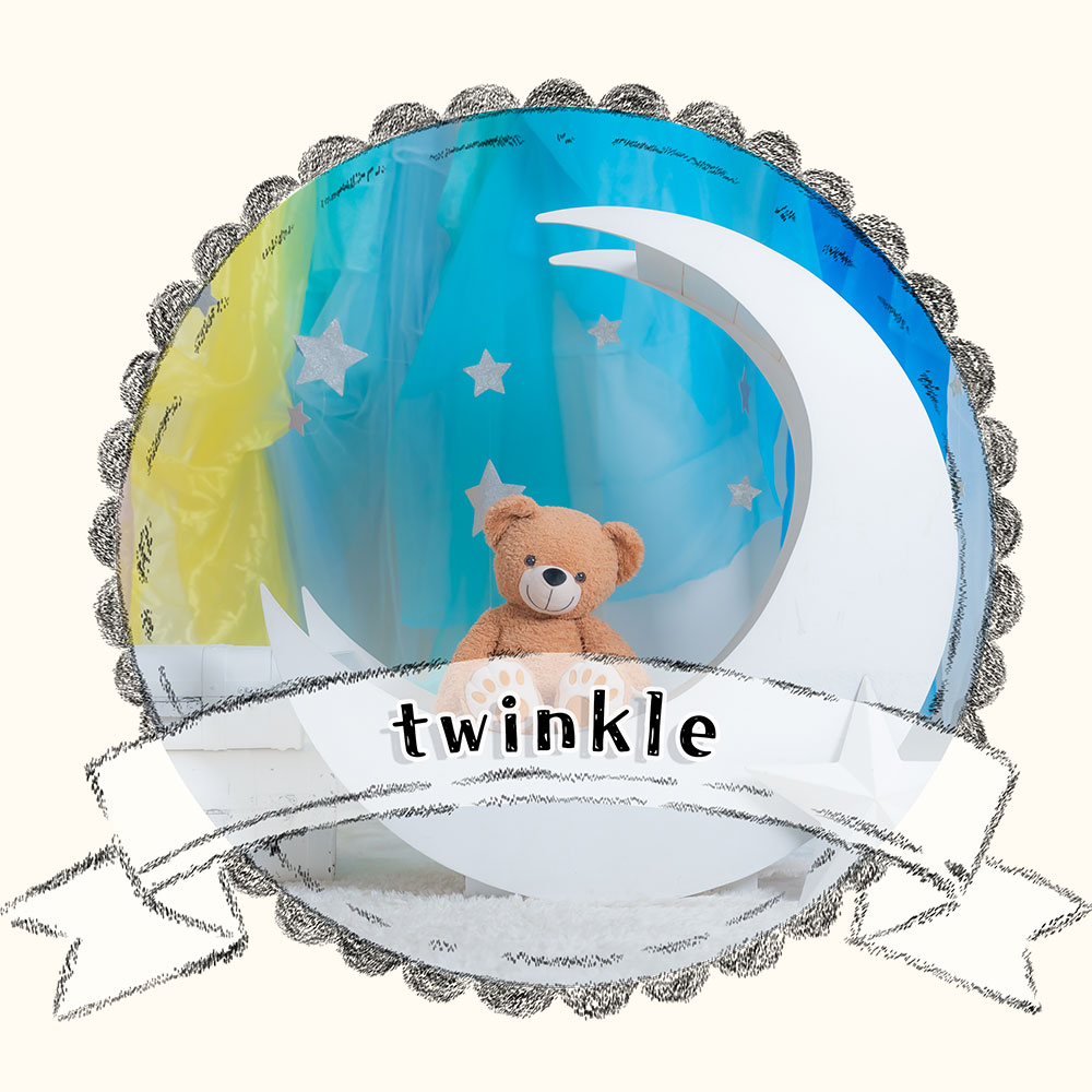 白い三日月のオブジェ